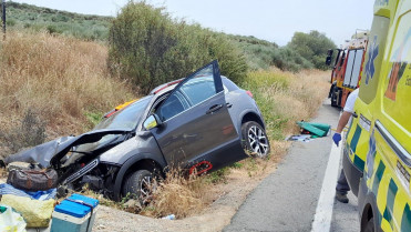 Tres personas heridas y un rescate en carretera tras un accidente en La Vera