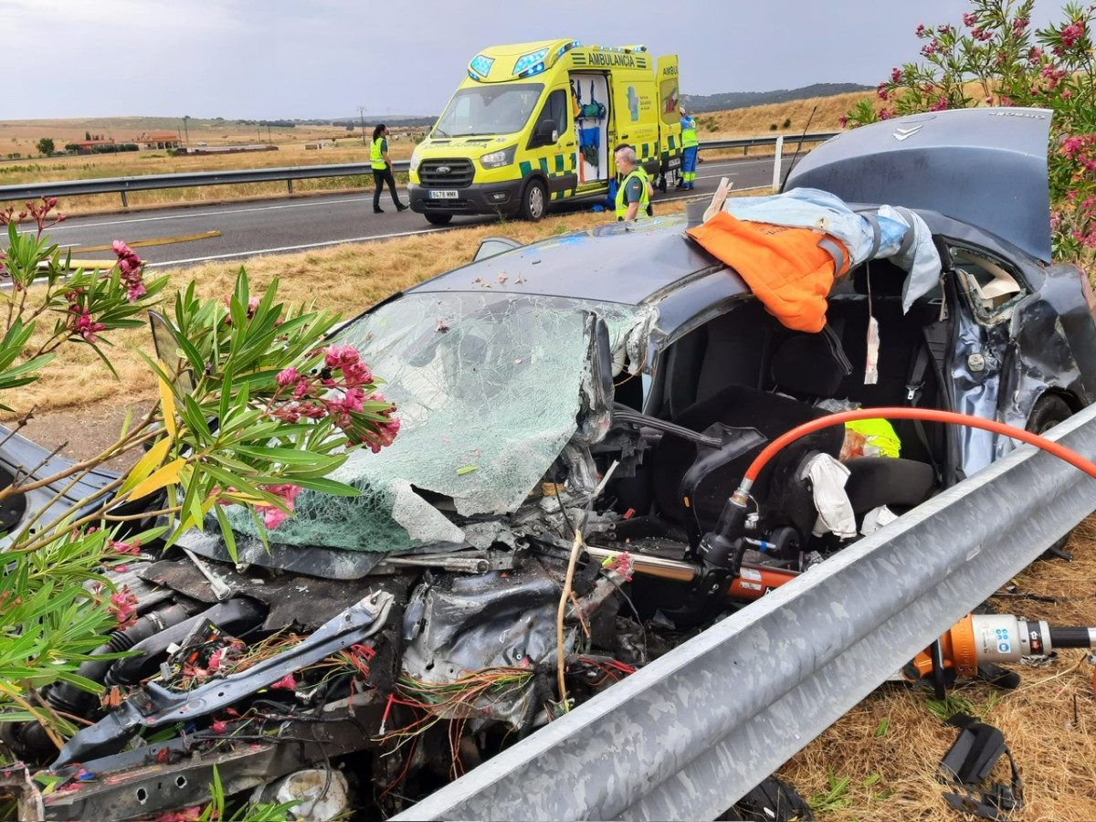 Imagen del accidente en la EX A1 entre Coria y Moraleja (1)