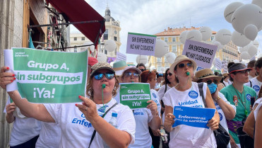 Enfermeras y fisioterapeutas se concentran para exigir la recuperación de sus pagas extraordinarias
