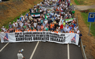 Más de un millar de personas se concentran para exigir la conversión de la N-430 en autovía