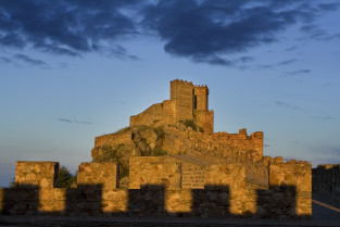 La Junta licita las obras de restauración y conservación del Castillo de Luna de Alburquerque