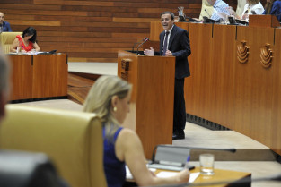 El PSOE ofrece cuatro pactos a Guardiola para sustituir a Vox como socio político