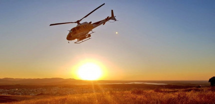 Un vehículo ardiendo deja un herido y un incendio forestal en Extremadura