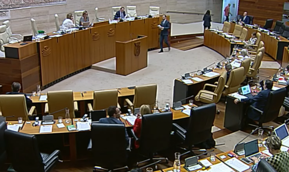 La Junta de Extremadura apoya la eliminación del aforamiento de los diputados