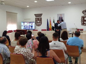 Juan Carlos Salguero recibe la Cruz a la Constancia como Policía Local en Ribera del Fresno