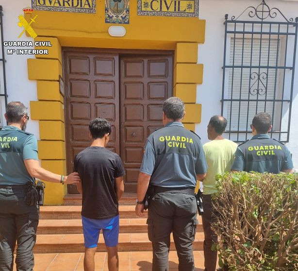 Detenidos dos portugueses tras una huida temeraria y con órdenes de búsqueda