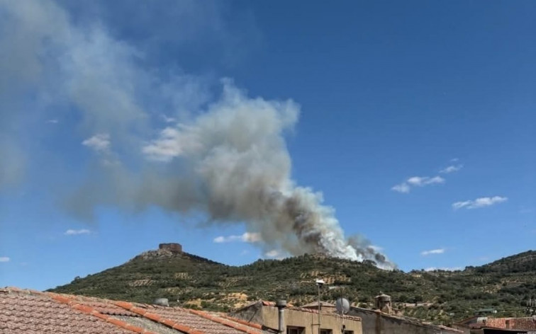 La evolución favorable del incendio de Herrera del Duque permite rebajar la alerta
