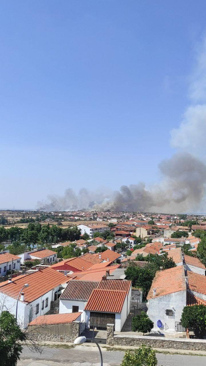 Extremadura combate simultáneamente cuatro incendios forestales con nivel 1 de peligrosidad