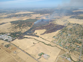 Activado el nivel 1 en un incendio en Badajoz por posible afección viviendas aisladas