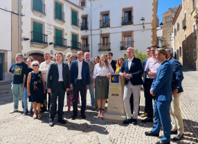 Cáceres instala un hito Xacobeo que refuerza su vínculo con el Camino de Santiago