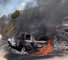 Sale ardiendo un coche y provoca un incendio forestal en Casar de Palomero