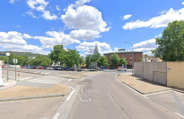 Herido un hombre de 64 años en una colisión entre un coche y una moto en Cáceres