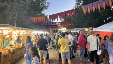 Cilleros comienza a transformarse para vivir este domingo su popular mercado medieval