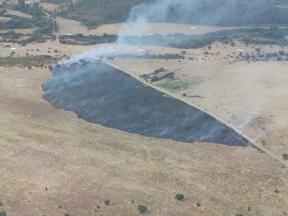 Estabilizado un nuevo incendio en Valdecaballeros ocurrido en menos de una semana