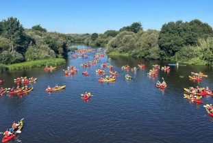 Cerca de 300 palistas viven la refrescante fiesta del XVI Descenso del Alagón