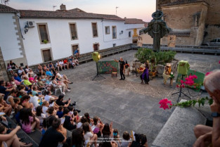 Magia, humor y ovaciones en el 'Festival Off' de Alcántara