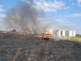 Extinguido un incendio en El Junquillo en Cáceres tras más de 11 horas de trabajos