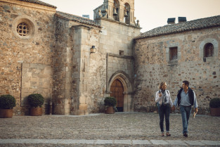 Los viajeros en los alojamientos extrahoteleros de Extremadura crecen un 8,5% en junio