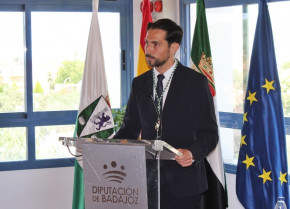 Manuel Borrego, secretario del PSOE en Badajoz, también falseó su currículum académico
