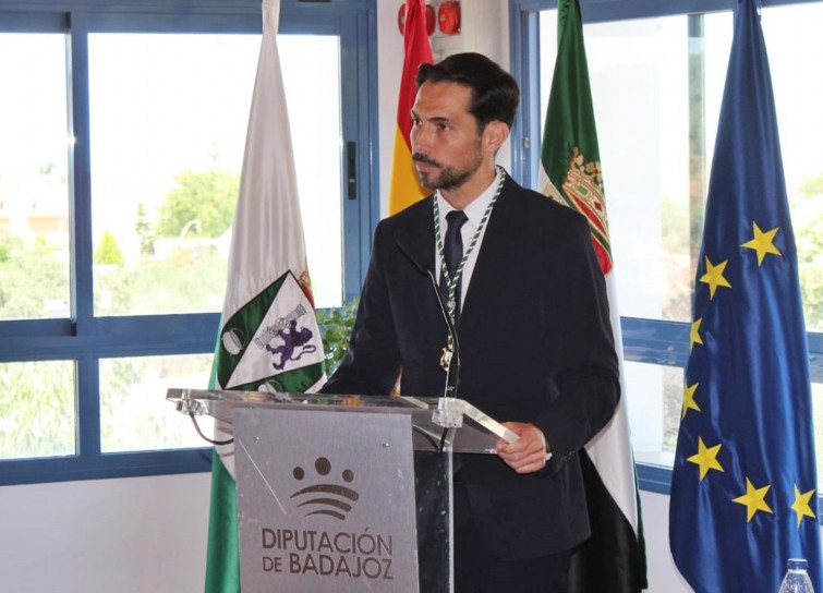Manuel Borrego, secretario del PSOE en Badajoz, también falseó su currículum académico