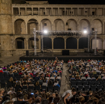 Zamora guarda silencio por las víctimas del atentado de Barcelona 