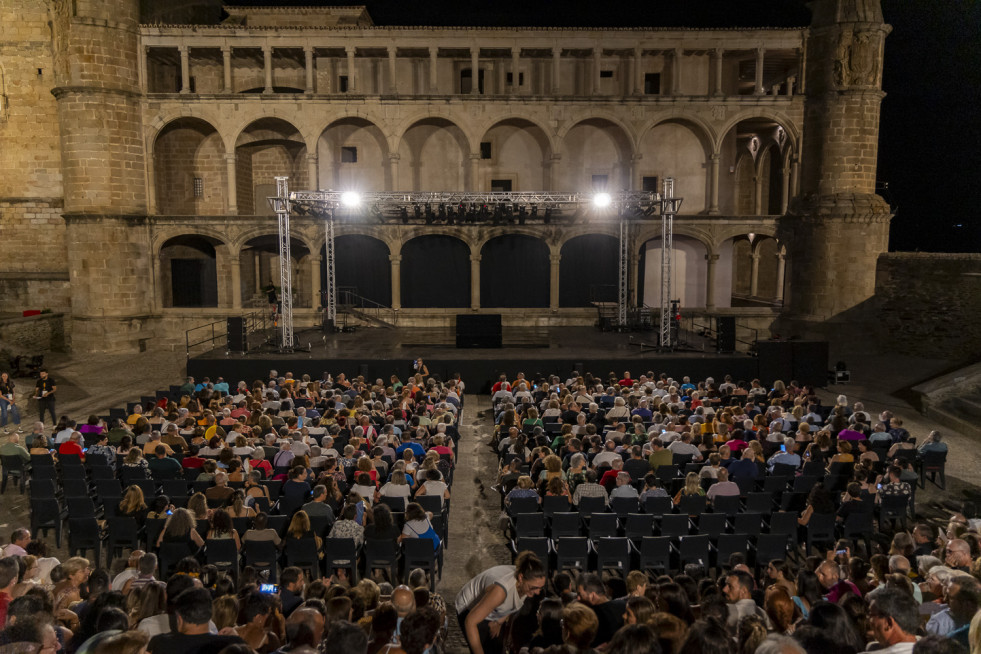 Se desvacenece el protagonista de la obra “Alfonso X, la última cantiga” en el Festival de Teatro de Alcántara