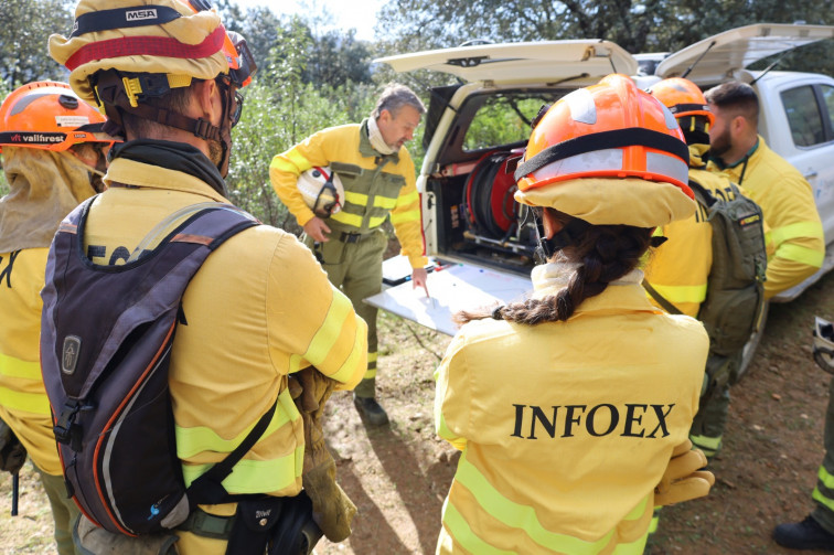 Desactivado el nivel 1 de peligrosidad en el incendio forestal de Benquerencia de la Serena