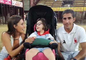 Zarza la Mayor organiza un bingo solidario por Manuela, una niña de Coria con una enfermedad rara