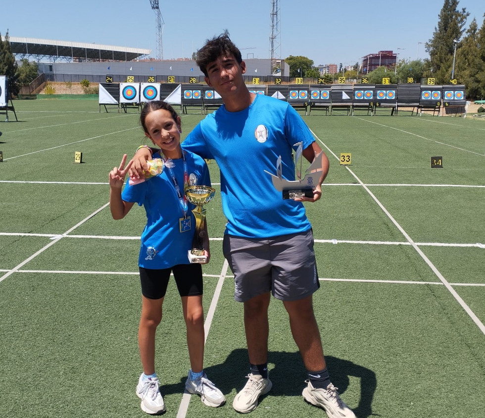 Dos competidores del Club de Tiro con Arco Villa Moraleja logran el primer puesto del Trofeo Colombino