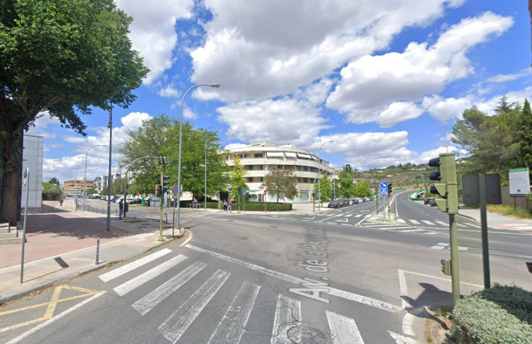 Reordenado el tráfico tras las obras en el cruce de la Hispanidad con la Ronda en Cáceres