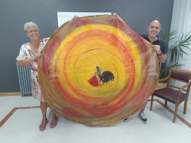 La moralejana, Sara Rodríguez, dona una obra al Centro de Interpretación de San Buenaventura