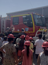 El parque de bomberos de Cáceres recibe la visita de niños saharauis