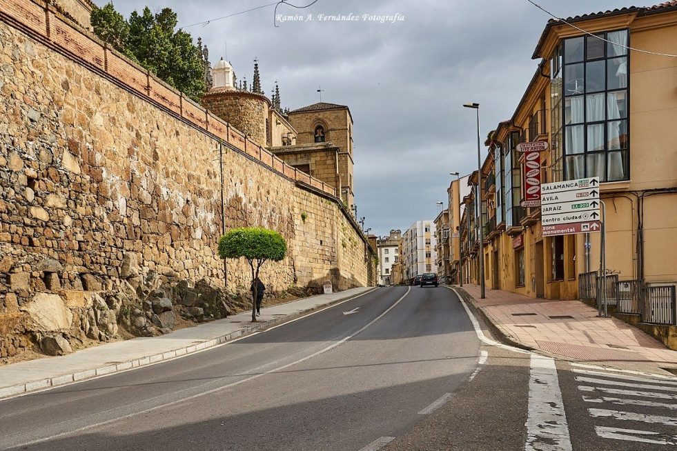La avenida Calvo Sotelo de Plasencia estará cortada parcialmente al tráfico mañana