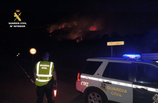 El fuego obliga a cortar dos carreteras en el norte de la provincia de Cáceres