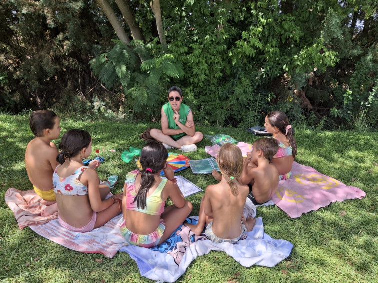 Más de 2.000 niños conocen en varios talleres los daños que el sol causa en la piel