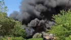 El monóxido de carbono y las altas temperaturas afectan a tres bomberos en un incendio en Navalmoral