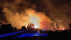 El incendio de Jarilla y Cabezabellosa salta la A-66 y la N-630, complicando las labores de extinción