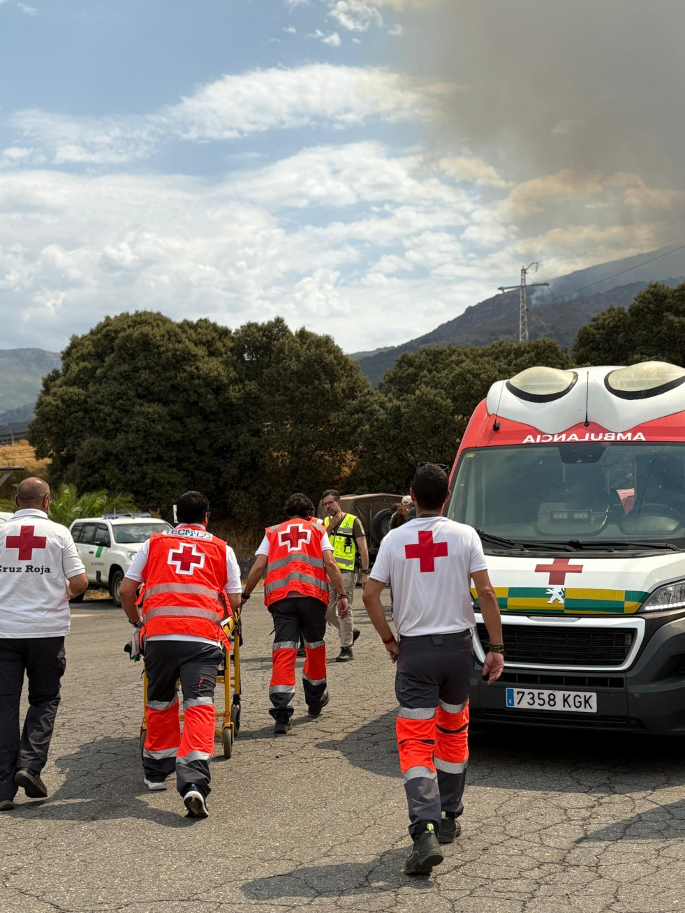 El fuego ya ha afectado a viviendas de Jarilla y Villar de Plasencia