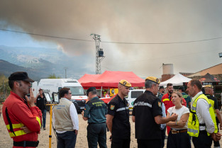 Extremadura lanza un SOS a Europa pidiendo 400 bomberos forestales, 100 camiones y 20 medios aéreos