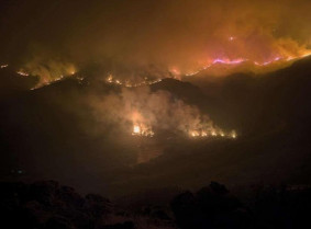 El incendio de Jarilla avanza hacia la Sierra de Candelario y amenaza a los valles del Ambroz y del Jerte