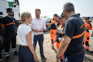 Vuelven a casa los vecinos de Rebollar desalojados por el incendio