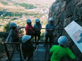 Hornachos clausura su programa de visitas rupestres tras recibir a más de un centenar de visitantes