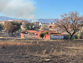 Tensión en el incendio de Talayuela con varias familias desalojadas
