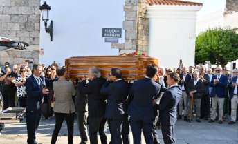 Cientos de personas despiden en Olivenza al expresidente Guillermo Fernández Vara