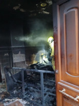 Un incendio en el salón de una casa deja dos mujeres heridas