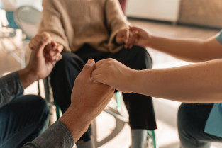 La Junta de Extremadura pide al Estado que las ayudas a pacientes de ELA queden exentas del IRPF