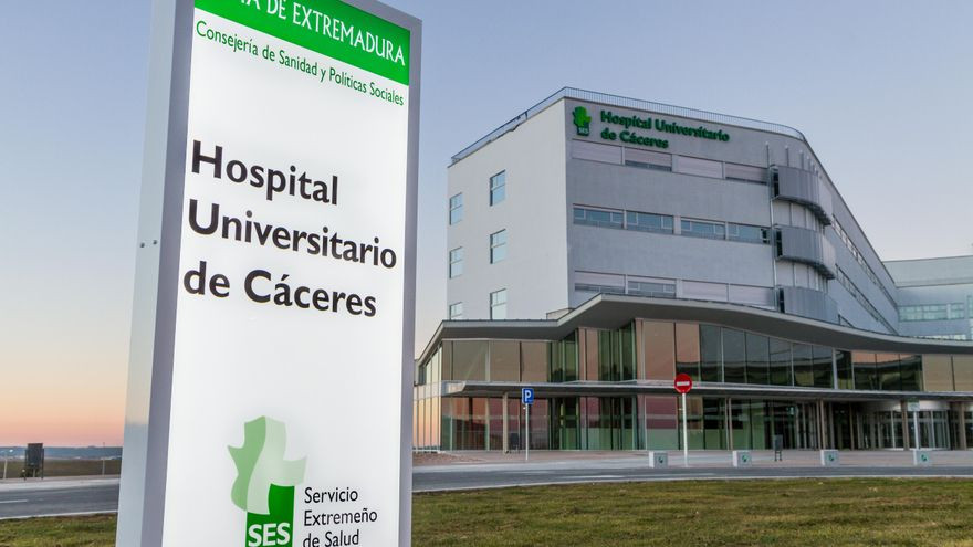 Tres heridos, uno de ellos grave, en una colisión frontal entre dos turismos