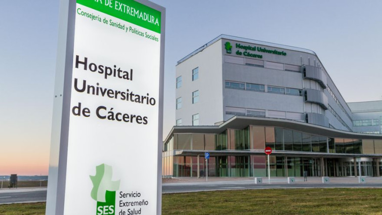 Tres heridos, uno de ellos grave, en una colisión frontal entre dos turismos