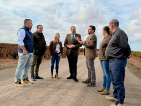 La Junta supervisa mejoras en caminos rurales de Ribera del Fresno