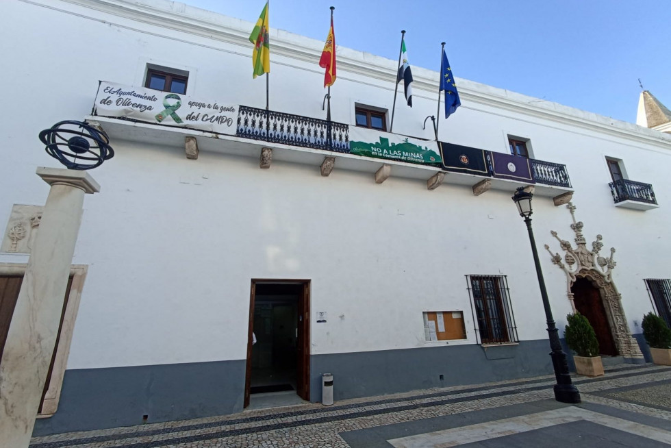 El Ayuntamiento de Olivenza afirma haber reducido su deuda con proveedores en casi tres millones de euros